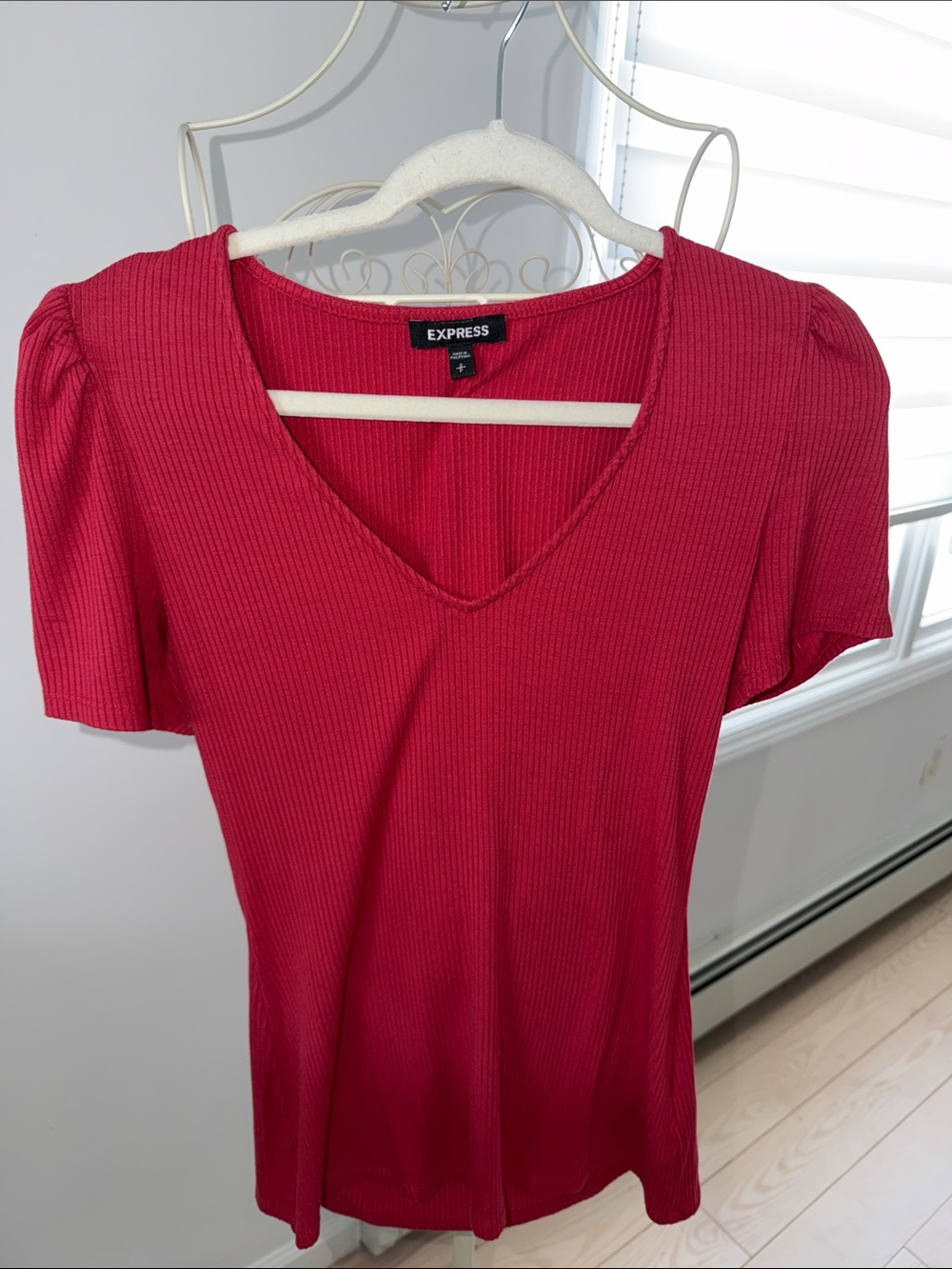 Express Ribbed V-Neck Short Sleeve Top